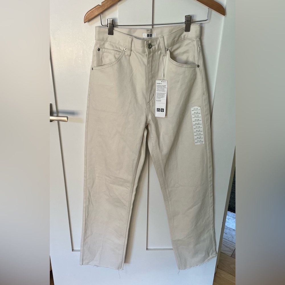 NWT Uniqlo Eggshell Color Jeans.  Size 25”